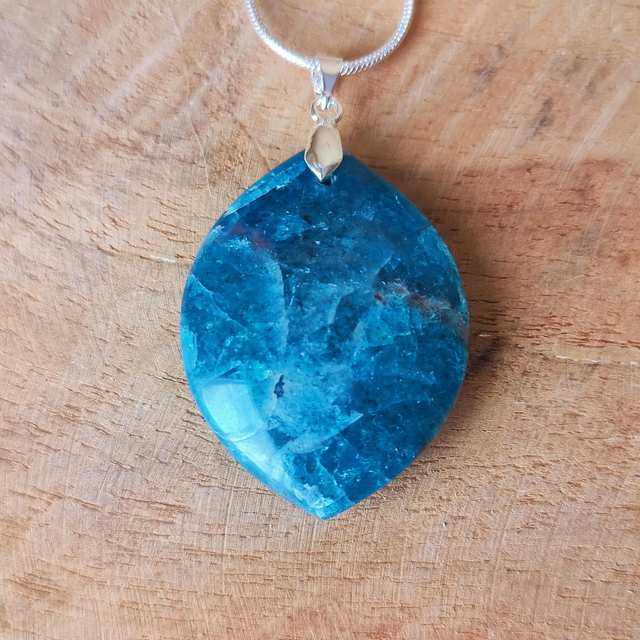Pendentif "Séléné" Apatite bleue AA