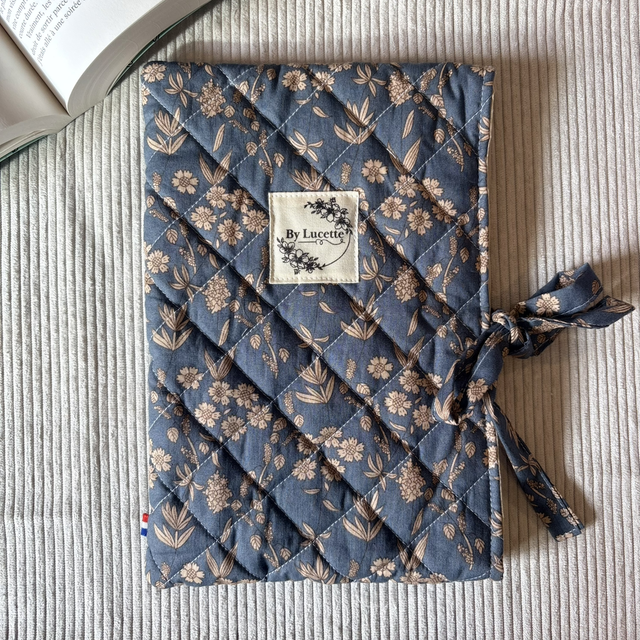 Pochette à livre matelassée fleurs beige et bleu