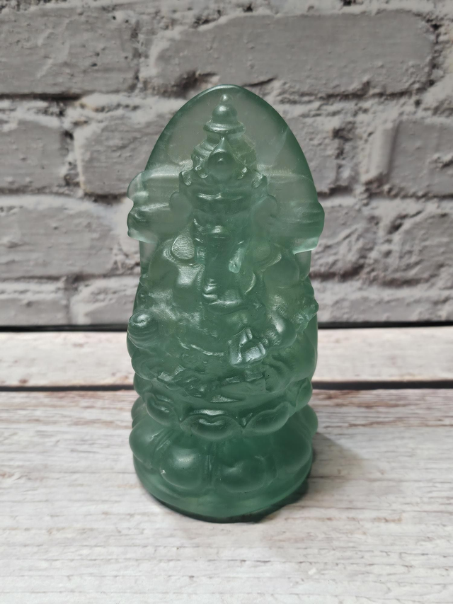 Ganesh en Fluorite verte – 375 g – Socle lumineux offert