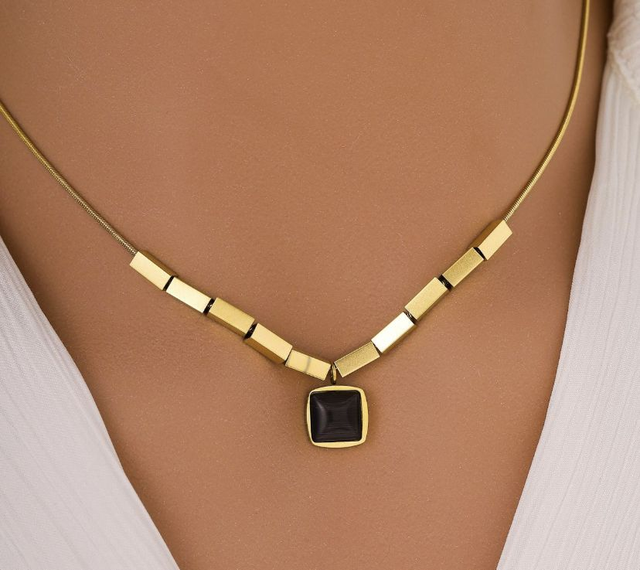 Collier pierre noire 