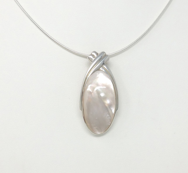 PENDENTIF OVALE NACRE BLANCHE ARGENT MASSIF - VENDU SANS CHAINE - 4433