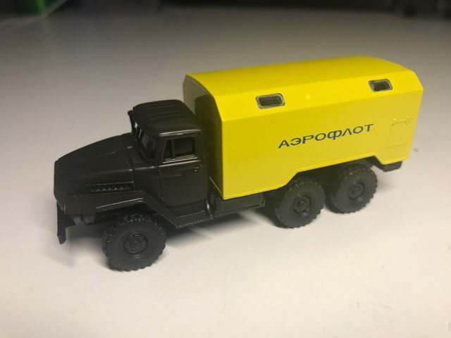 Ural 4310 Kofferaufbau Aeroflot 1/87