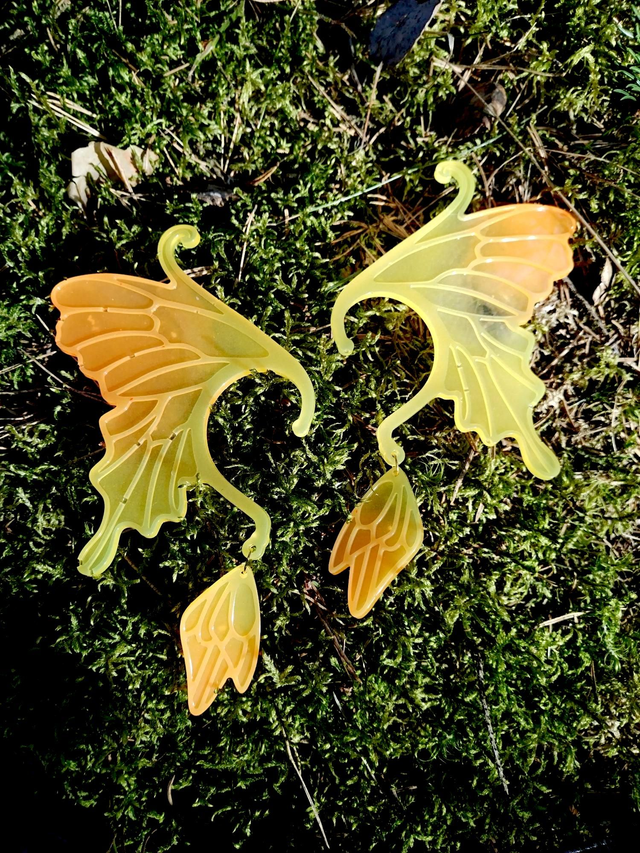 Kevyemmät Korvakäädyt Perhonen / Lightweight ear cuffs Butterfly