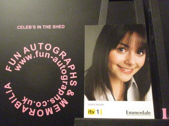 Kelsey Beth Crossley (Scarlett Nicholls) Original Emmerdale Yellow &amp; Black Itv1 Logo Cast Card (1)(SEE PIC)