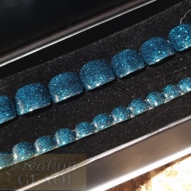 Green galaxy little pieds