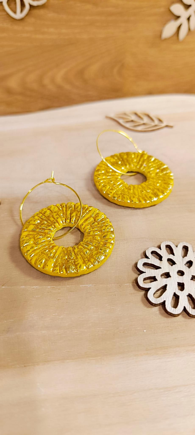 Boucles d&#039;oreilles - cercle doré 
