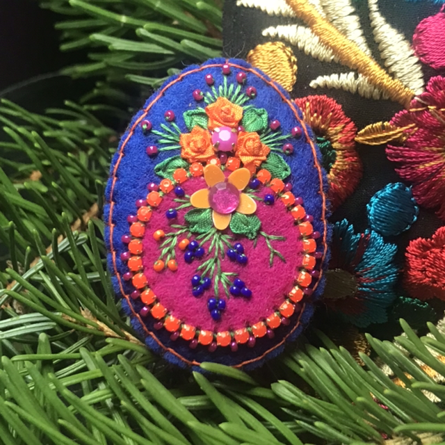 Broche bleu/fuchsia/orange ovale 