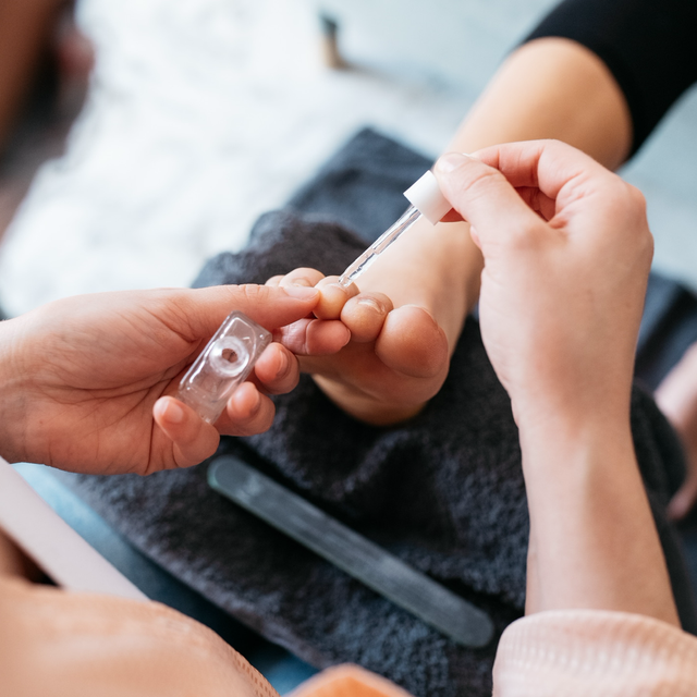 Soin complet des pieds avec vernis simple