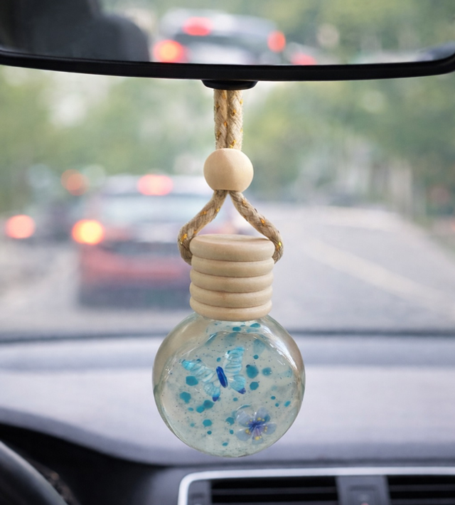 Handverzierter Auto-Lufterfrischer aus Glas – individuell befüllbar