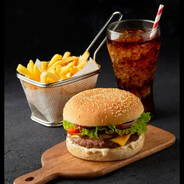 Meal Deal 3 (1/4 Cheese Burger+Chips+Drink)