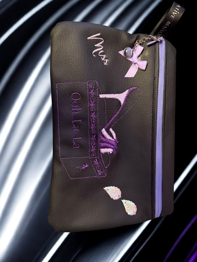 Pochette artisanale en simili cuir ou daim