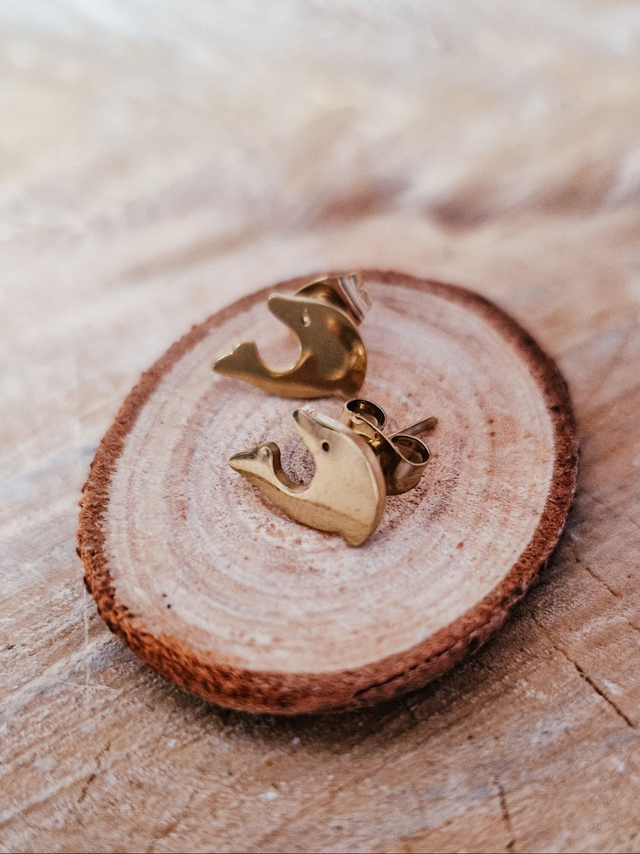 Boucles d'oreilles puces "Dauphins" - Modèle doré