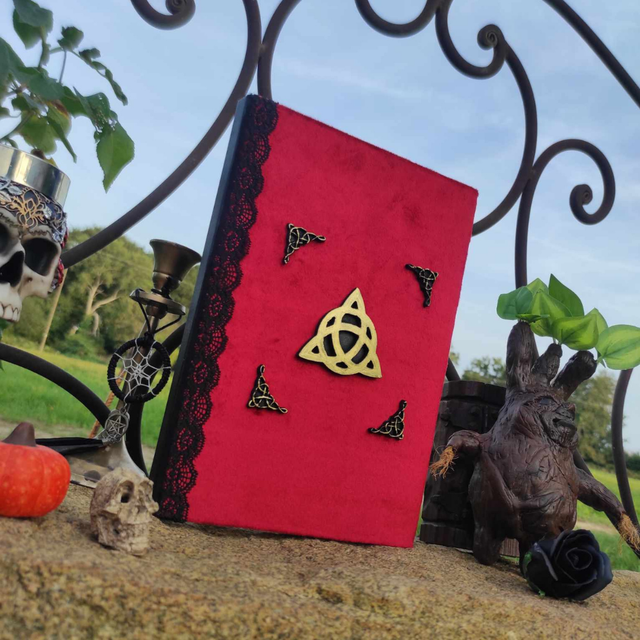 Grimoire Triquetra
