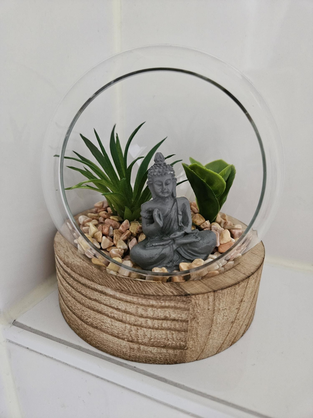 Leuke Bol met Houten voet met Plantjes en Boedha