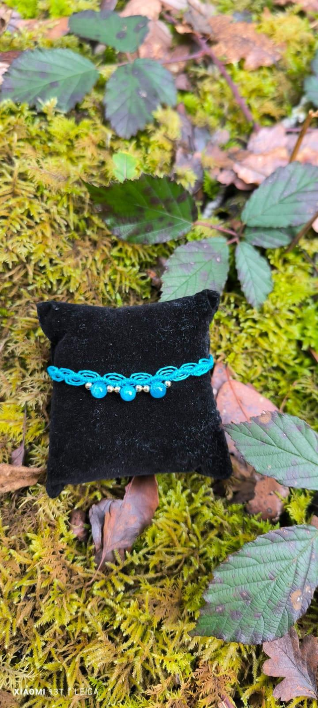 Bracelet effet dentelle bleu avec perle apatite