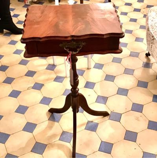 Antiker Tisch oder Schmucktisch/ Nähtisch/ Beistelltisch/ Wurzelholz