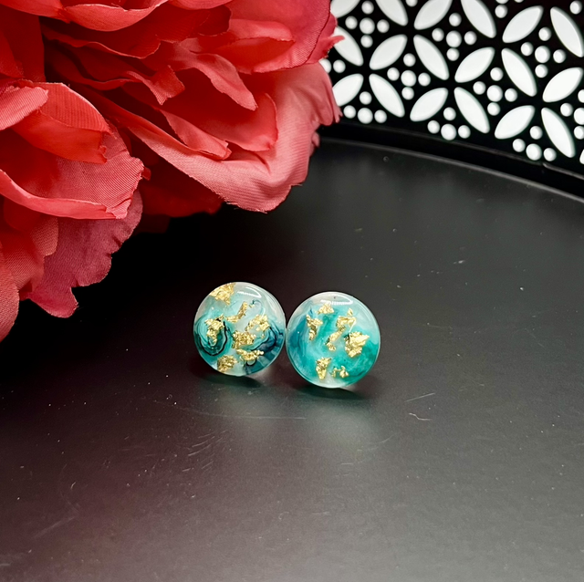 OceanDream Resin Ohrstecker – Türkis & Goldflocken
