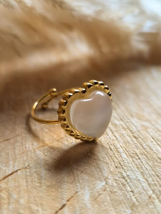 Bague fine "Pierre coeur nacré" - Modèle doré et blanc