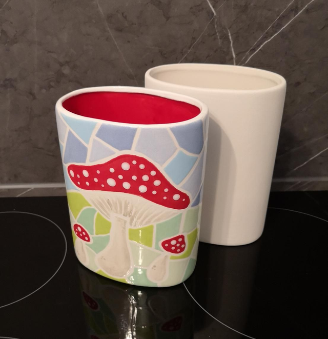 Elliptical utensil holder / vase