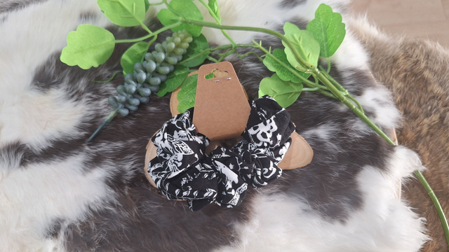 S-041 Black and White