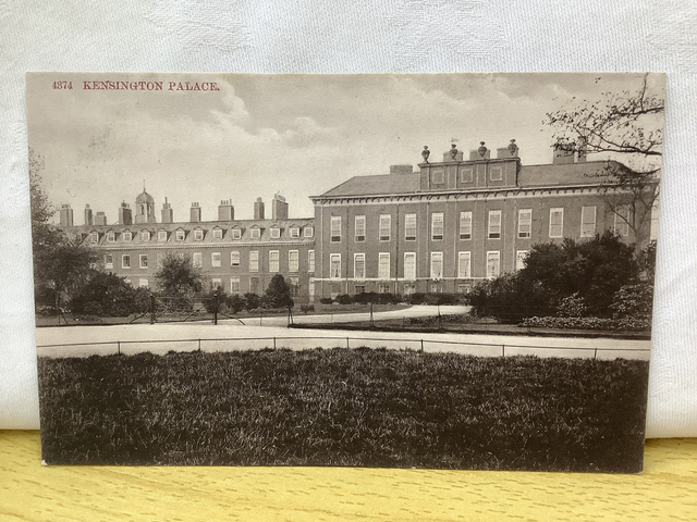 Kensington Palace London,  Vintage Postcard No 4374 Unbranded Postcard Our Ref A160 £2.50