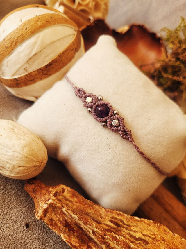 Amethyste et fil violet