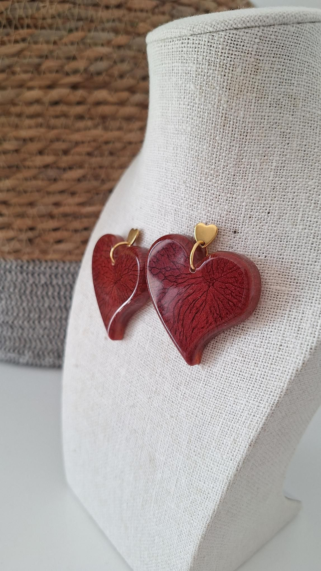Boucles d'oreilles cœurs asymétriques bordeaux