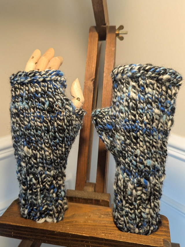 Mitaines en laine française bleu filée à la main