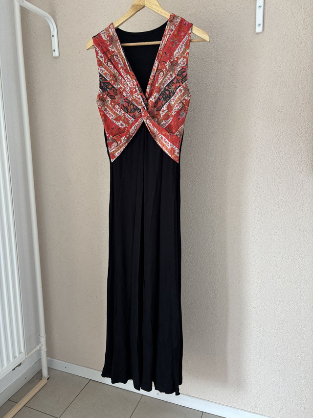 Robe noire motifs rouge (112)