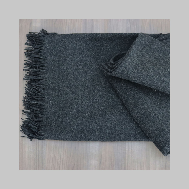 DUFY plaid in 100% lana shetland con frange su due lati CM.145X180 col. antracite