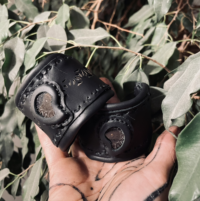 Manchette black ammonite