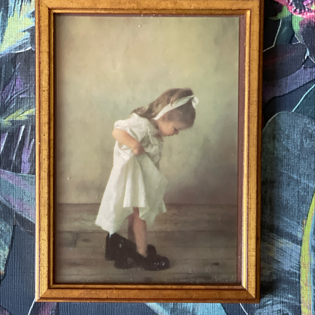 Kunstdruck Mädchen mit Goldleiste Holz