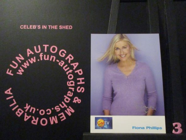 Fiona Phillips Authentic Autographed GMTV 6x4 Cast Card (3)