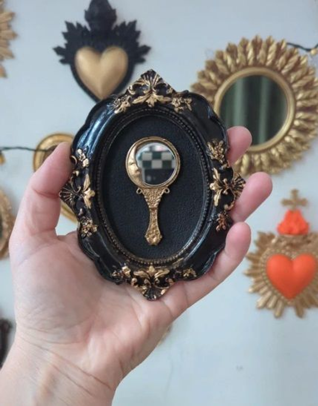 Cadre baroque doré vieilli miroir lune