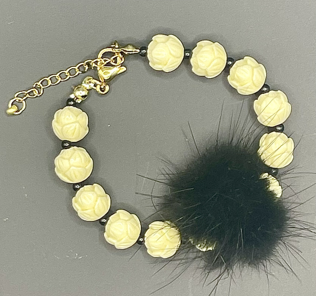 B128 - Bracelet perle résine écrue