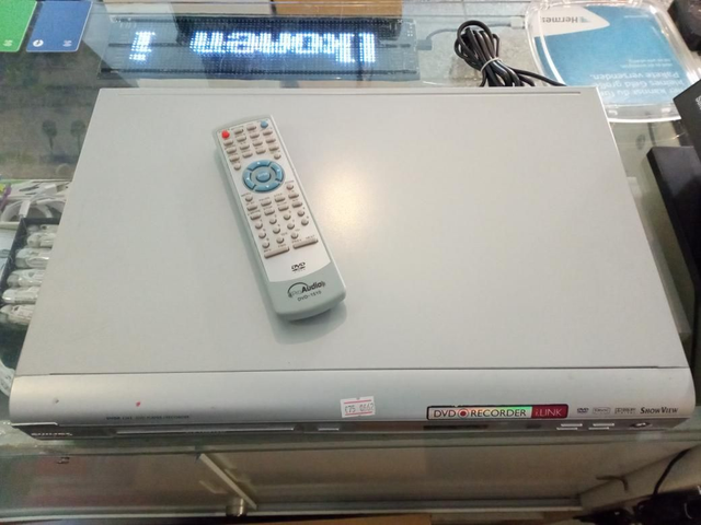 *0662- PHILIPS DVD RECORDER DVD DIVX SHOWVIEW
