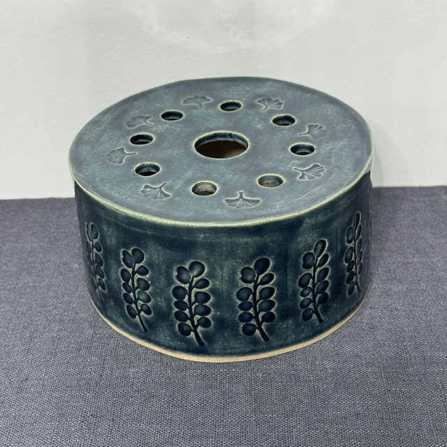 Large Round Flower Brick - Storm Leaves