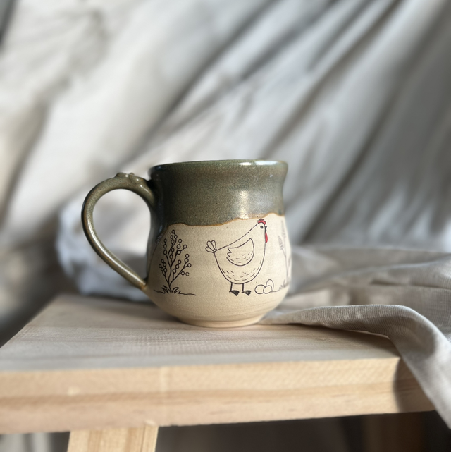 Keramiktasse mit Huhn-Motiv in grün