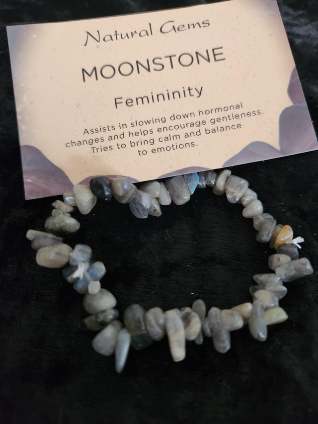 MOONSTONE CHIP BRACELET 
