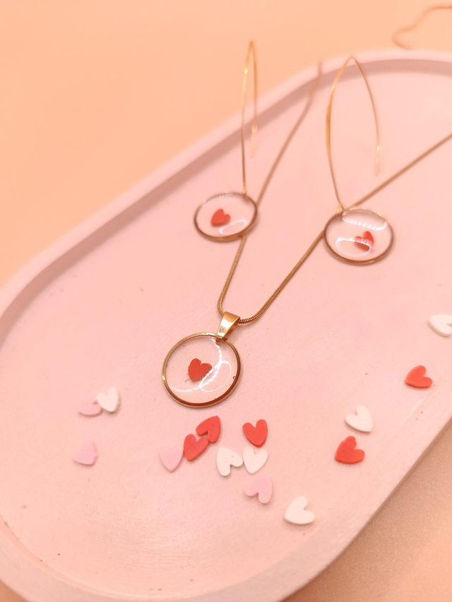 Parure discrète rouge