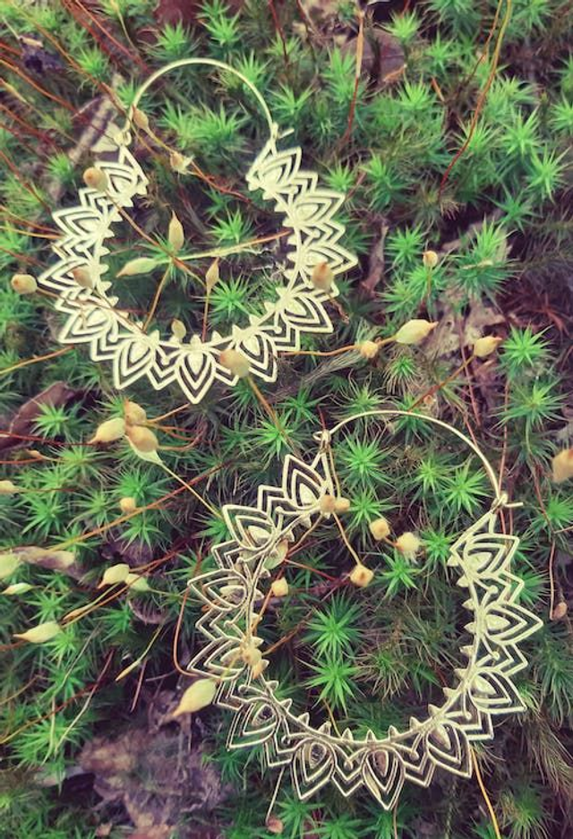 GRANDES CRÉOLES STYLISÉES - BOUCLES D&#039;OREILLES DORÉES