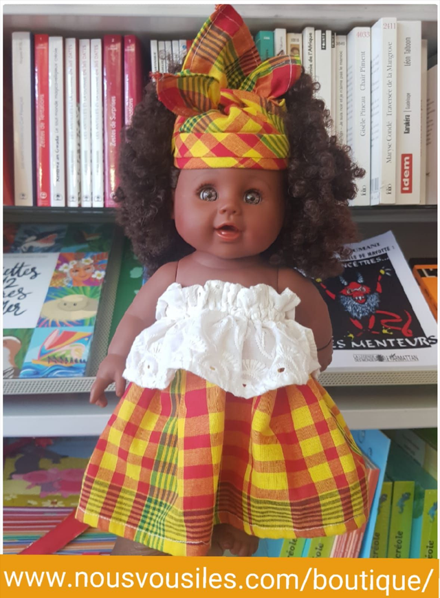 CD - AMY-ROSEMARY COLIBRI DOLLS MADRAS TRADITIONNEL &amp; COIFFE (POUPEE NOIRE 30 cm)