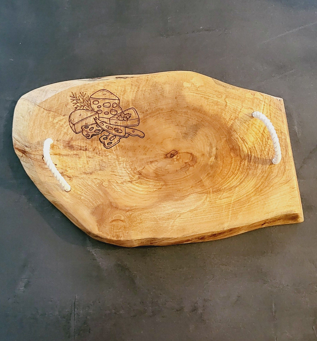 Planche à fromage Artisanale en Bois gravée - Poignées corde