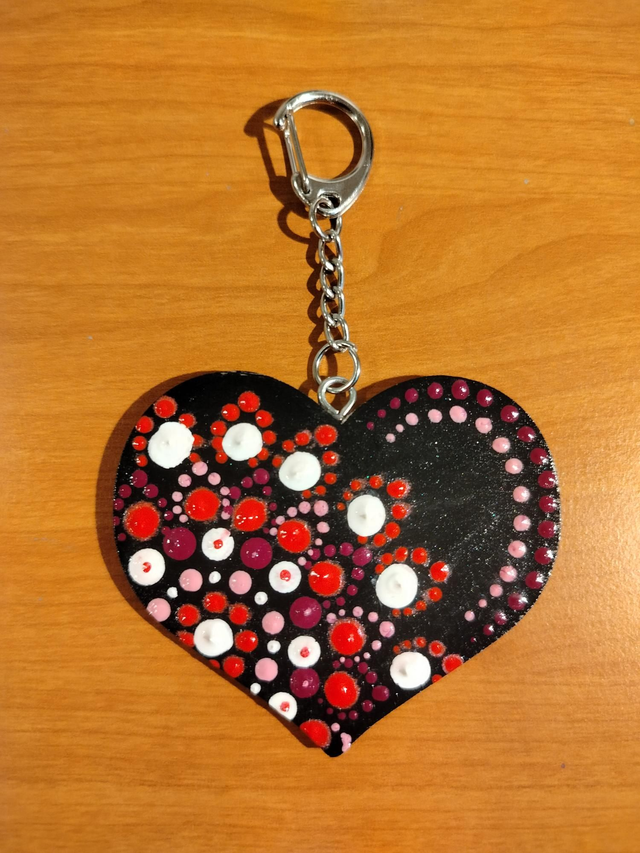 porte-clés mandala cœur en bois rouge