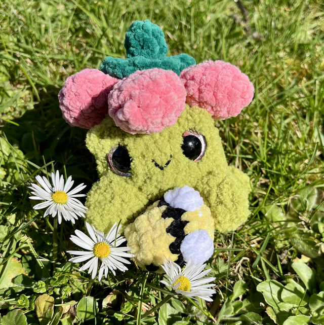 Grenouille chapeau fleuri 