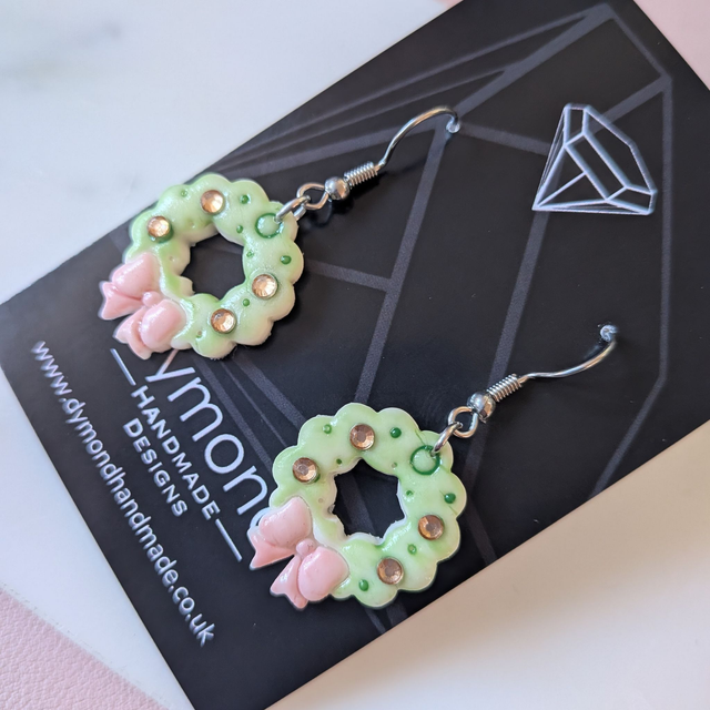 Christmas - Christmas wreath with bow dangle earrings &amp; Sparkles