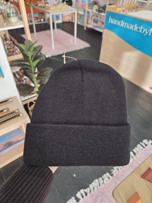 Unisex knitted beanie hat - Black - HE-193