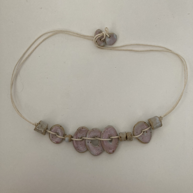 Collier « octobre rose »