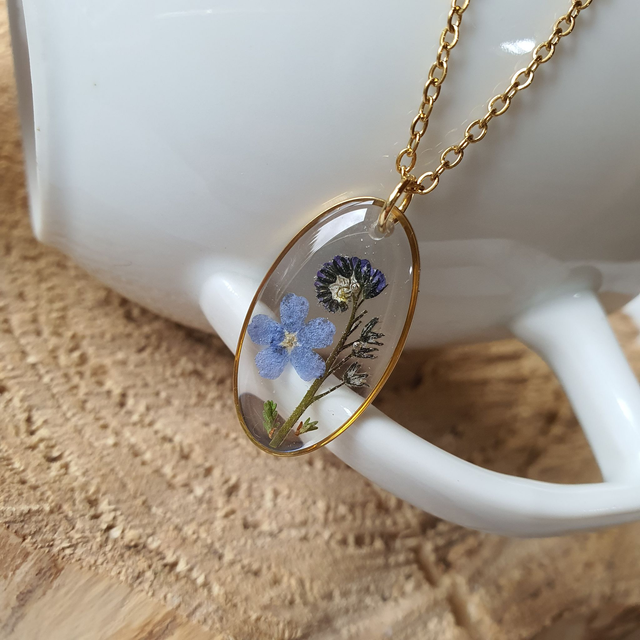 Naszyjnik z niezapominajką