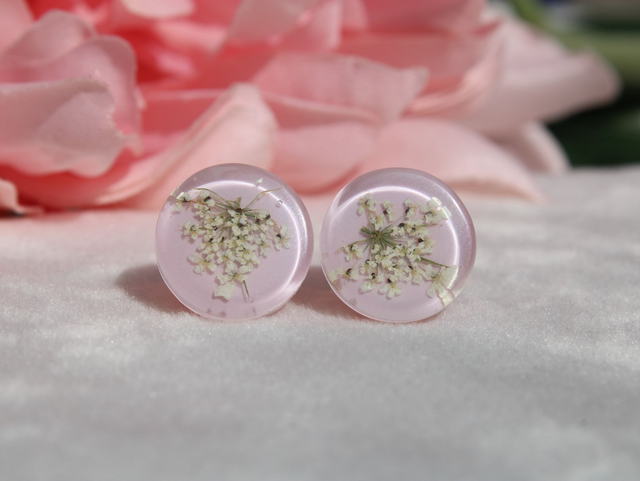 Ohrstecker Wilde Möhre hellrosa rund 14mm